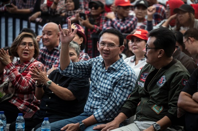 Politikus PDI Perjuangan Basuki Tjahaja Purnama alias Ahok menyampaikan orasi politiknya dalam acara Ahokers Bareng Ganjar di Rumah Aspirasi Relawan Ganjar-Mahfud, Jakarta, Minggu (4/2/2024). Foto: Aprillio Akbar/ANTARA FOTO
