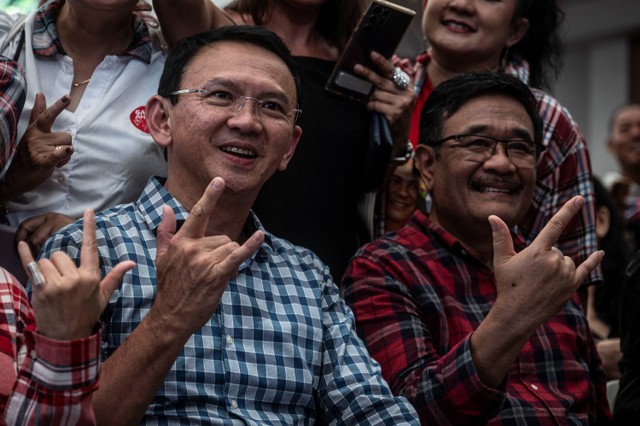 Politikus PDI Perjuangan Basuki Tjahaja Purnama alias Ahok menyampaikan orasi politiknya dalam acara Ahokers Bareng Ganjar di Rumah Aspirasi Relawan Ganjar-Mahfud, Jakarta, Minggu (4/2/2024). Foto: Aprillio Akbar/ANTARA FOTO