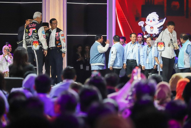 Paslon nomor urut 03 Ganjar Pranowo dan Mahfud MD menghadiri Debat Kelima Pilpres 2024 di Jakarta Convention Centre (JCC), Jakarta, Minggu (4/2/2024). Foto: Iqbal Firdaus/kumparan