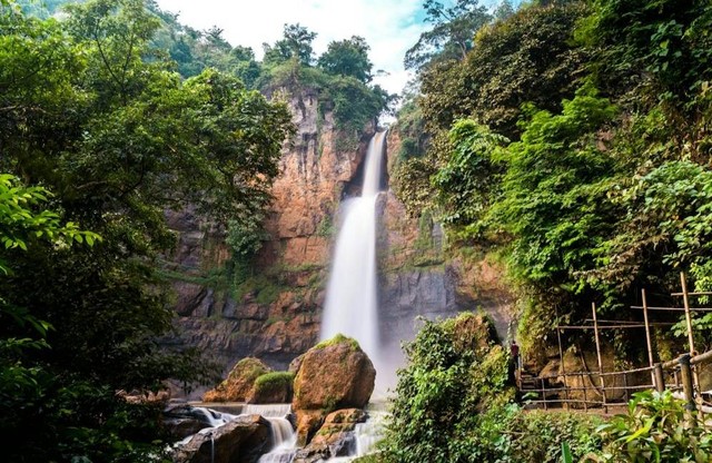 Ilustrasi Curug Batu Templek, Bukan Tempat Sebenarnya  Sumber Unsplash/Fadhel Rabbani