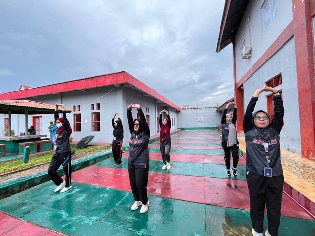 Wujudkan Hidup Sehat dan Produktif, Rutan Pasangkayu Gelar Kegiatan Senam Bersama Secara Rutin. Foto: Rutan Pasangkayu/dok (05/02)