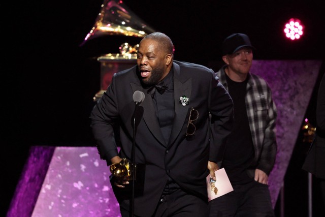 Killer Mike menerima penghargaan Album Rap Terbaik pada Grammy Awards ke-66 di Los Angeles, California, Amerika Serikat, Minggu (4/2/2024). Foto: Mike Blake/REUTERS