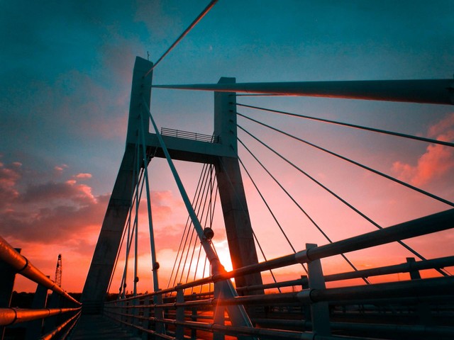 Kamojang Hill Bridge. Foto hanya ilustrasi, bukan tempat sebenarnya. Sumber: Unsplash/Rendy Saputra