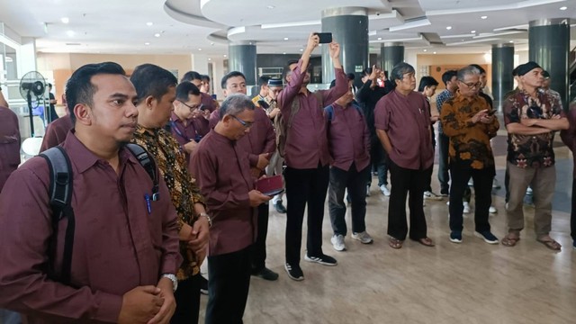 Civitas academica Universitas Ahmad Dahlan (UAD) Yogya sampaikan seruan moral menyelamatkan demokrasi Indonesia, Senin (5/2/2024). Foto: Arfiansyah Panji Purnandaru/kumparan