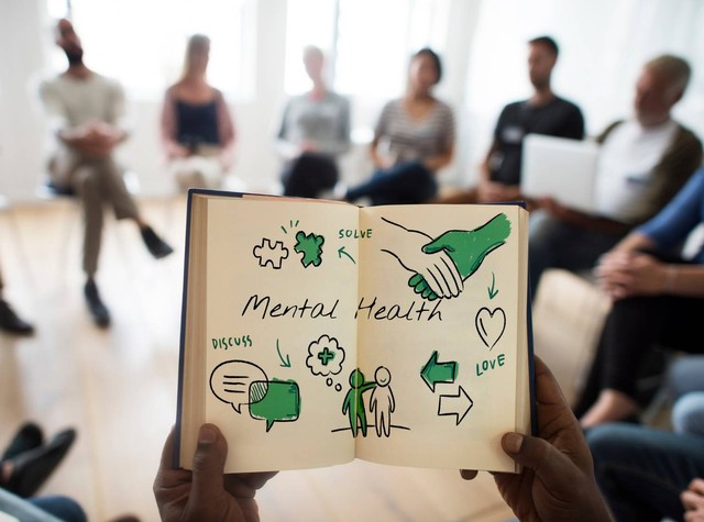 Ilustrasi diskusi tentang mental health (sumber: https://www.freepik.com/)