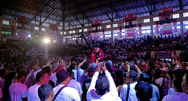 Ketua Umum Partai Solidaritas Indonesia (PSI) Kaesang Pangarep dalam acara kampanye tema "Mawar Melawan" di Bali, Senin (5/2/2024). Foto: Denita BR Matondang/kumparan