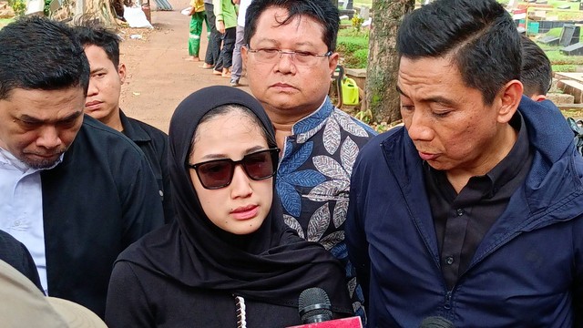 Tamara Tyasmara di TPU Jeruk Purut, Jakarta Selatan, Selasa (6/2/2024. Foto: Aprilandika Pratama/kumparan