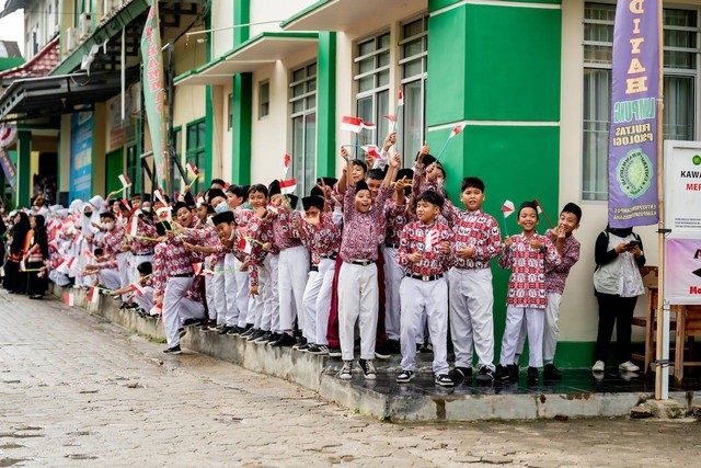 Sebutkan contoh bentuk bela negara dari seorang peserta didik. Foto hanya ilustrasi, bukan yang sebenarnya. Sumber: Pexels/Irgi Nur Fadil