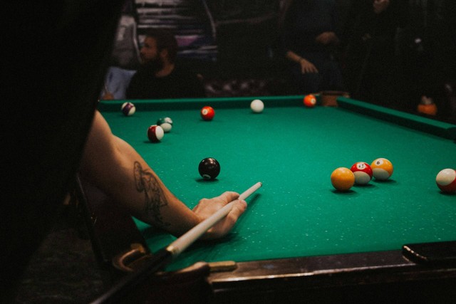 Ilustrasi stik billiard. Sumber foto: Unsplash