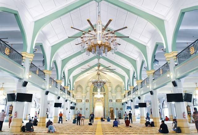 Masjid Terkenal di Bandung. Foto hanya ilustrasi, bukan tempat yang sebenarnya. Sumber foto: Unsplash/Sr