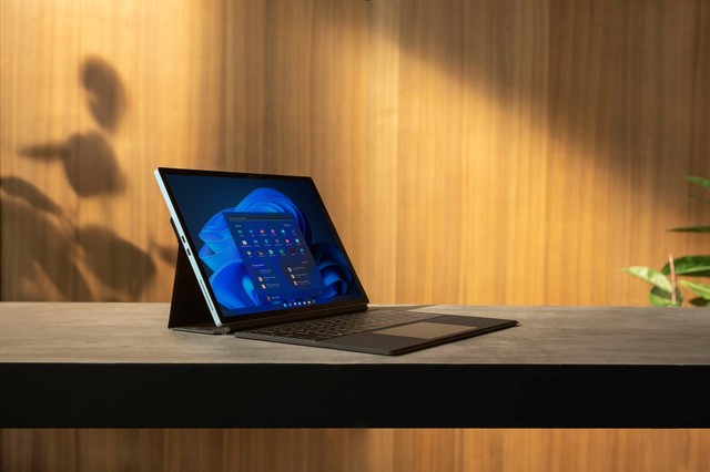 Ilustrasi laptop 2-in-1 dengan mode tablet. Foto: unsplash 