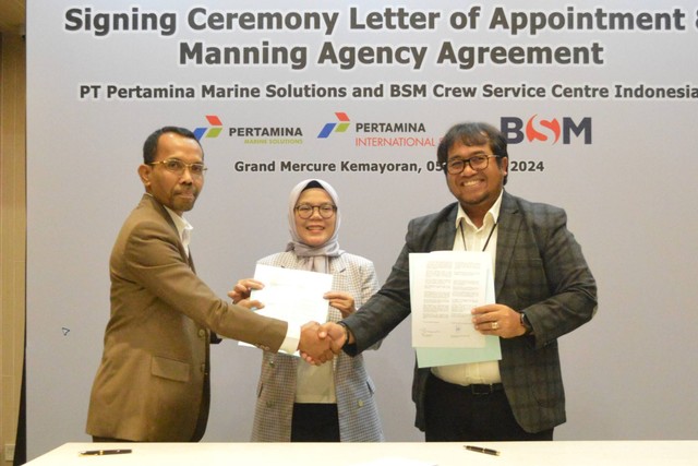PT Pertamina Marine Solutions (PMSol) menandatangani Letter of Appointment (LoA) dan Manning Agency Agreement (MAA) dengan Bernhard Schulte Management-Crew Service Centre (BSM-CSC) Indonesia, pada Senin (5/2/2024). Foto: Dok. PIS