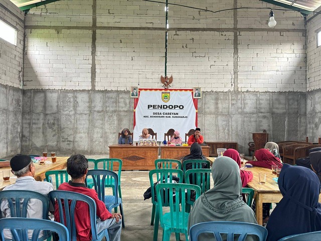 Pertemuan Kelompok Difabel (Self Help Group) Desa Cabeyan dengan Mahasiswa KKN Undip