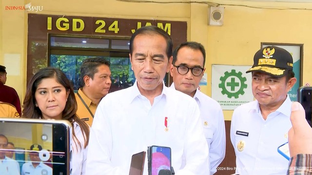 Presiden Joko Widodo memberikan keterangan pers usai meninjau RSUD dr. Kumpulan Pane, Tebing Tinggi, Rabu (7/2/2024). Foto: Youtube/Sekretariat Presiden