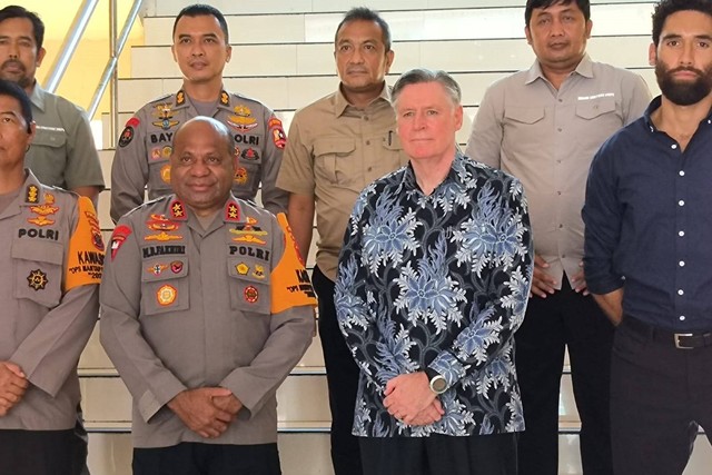 Kapolda Papua Irjen Pol Mathius D.Fakhiri menggelar pertemuan tertutup dengan Dubes Selandia Baru untuk Indonesia. Foto: kumparan