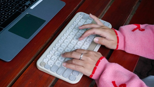 ASUS Marshmallow Keyboard KW100. Foto: Kevin Kurnianto/kumparan