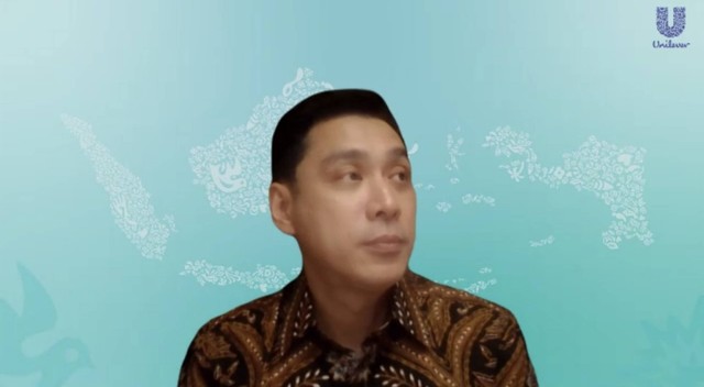 Presiden Direktur PT Unilever Indonesia Tbk (UNVR) Benjie Yap dalam paparan kinerja keuangan 2023 virtual, Rabu (7/2/2024). Foto: Dok. Istimewa