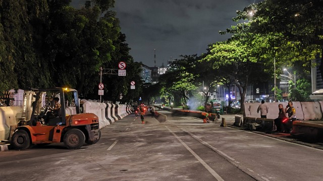 Jalan Majapahit, Jakarta Pusat kembali dibuka setelah massa aksi unjuk rasa membubarkan diri pada Rabu (7/2/2024). Foto: Jonathan Devin/kumparan