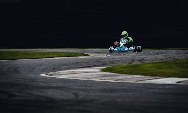 Pegasus Karting Bandung. Foto hanya ilustrasi, bukan tempat yang sebenarnya. Sumber foto: Unsplash/Alexander