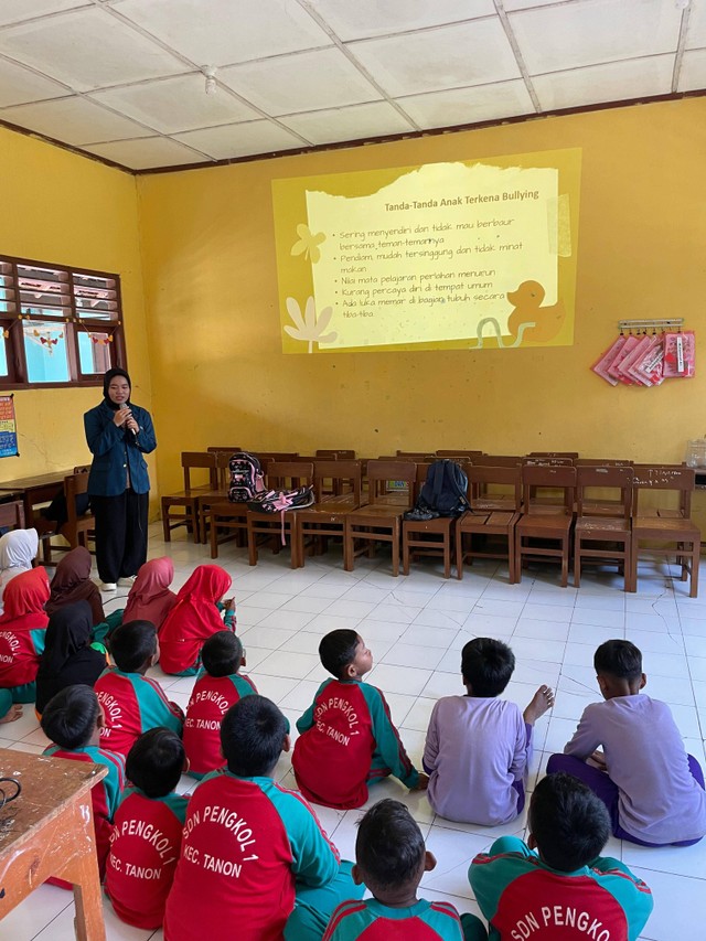Pemaparan materi stop bullying dan diskriminasi