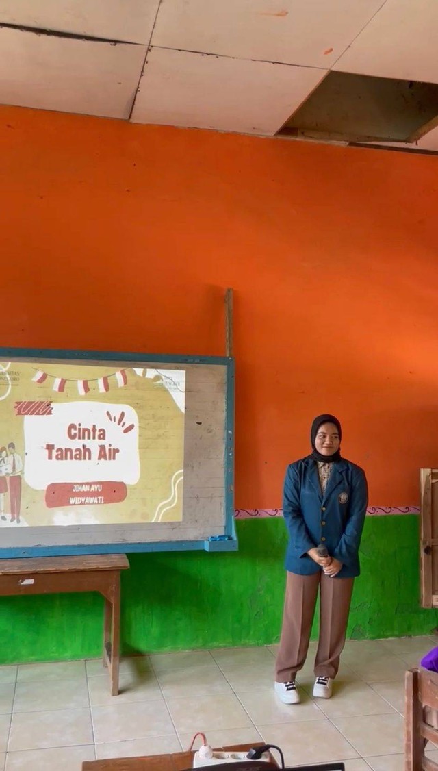 Pemaparan materi mengenai penanaman dan peningkatan jiwa rasa cinta tanah air melalui sistem Cooperative Learning