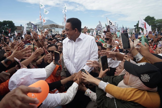 Capres 01, Anies Baswedan, saat kampanye akbar di Lapangan Jayaraga Garut, Kamis (8/2/2023). Foto: Dok. Istimewa