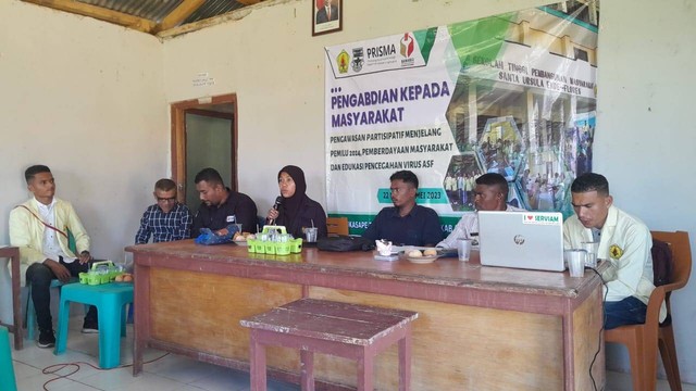 Panwascam Sedang Memberikan Edukasi pada Masyarakat Bokasape Timur, Kec Wolowaru, Kabupaten Ende, (Foto/Andrianto Umbu Ndjandji/HP)