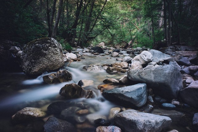 Water Slide Lemukih. Foto Hanya Ilustrasi, Bukan Tempat Sebenarnya. Sumber Unsplash Andy Mai