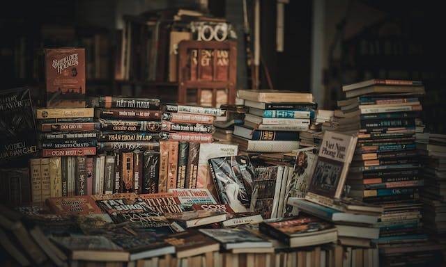 Persamaan unsur antara buku fiksi dan nonfiksi adalah. Sumber: pexels.com