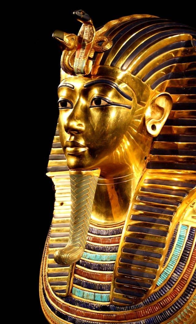 sumber:https://www.pexels.com/id-id/foto/patung-emas-tutankhamun-33571/