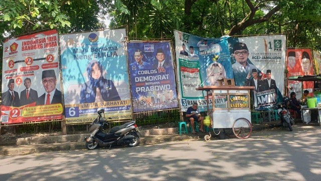 Baligo dan poster pemilu di Jl. Sancang Kota Bandung (dokpri)