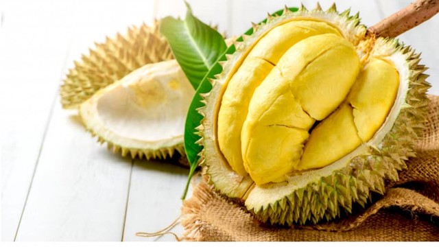 Bahaya buah Durian apabila dikonsumsi terlalu banyak bisa menyebabkan serangan jantung/Foto : Intip Seleb