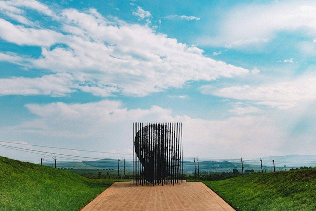 Ilustrasi Tokoh Apartheid. Sumber: Unsplash