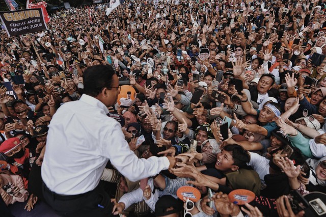 Capres 01, Anies Baswedan saat kampanye akbar di Stadion Badak Putih, Cianjur, Jawa Barat, Kamis (8/2/2024). Foto: Dok. Istimewa