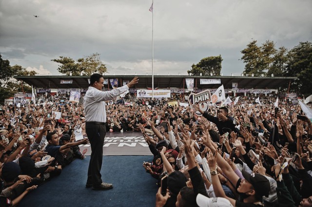 Capres 01, Anies Baswedan saat kampanye akbar di Stadion Badak Putih, Cianjur, Jawa Barat, Kamis (8/2/2024). Foto: Dok. Istimewa