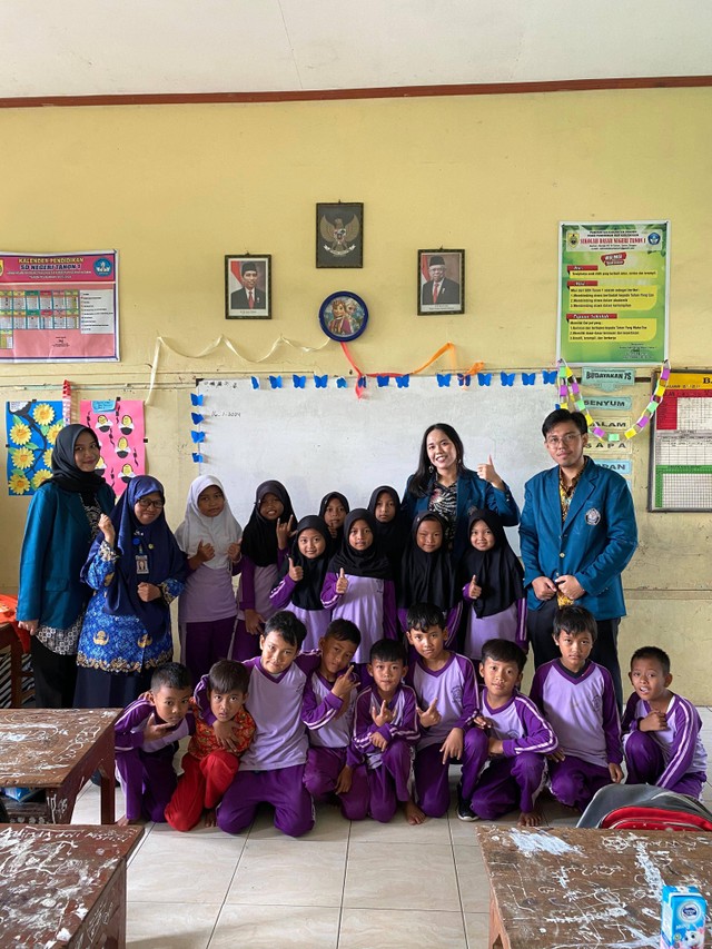 Pelaksanaan Program Monodisiplin Edukasi "Pemilihan Jajanan Sehat", Permainan "This or That" Menebak Jajanan Sehat, dan Demonstrasi Membuat Jajanan Sehat oleh Ignasia Agatha Br Ginting