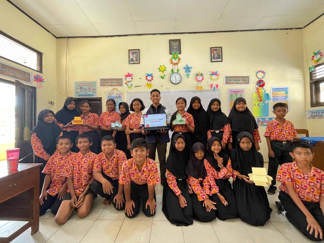 Foto bersama para siswa kelas 5 Sekolah Dasar Negeri Desa Daleman 01