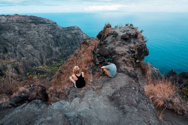 Ilustrasi Paluang Cliff Nusa Penida (Foto hanya ilustrasi, bukan tempat sebenarnya) Sumber: unsplash.com/ Jimmy Conover