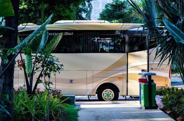 Sleeper Bus Bandung Surabaya. Foto hanyalah ilustrasi bukan transportasi sebenarnya. Sumber: Unsplash/Hobi industri