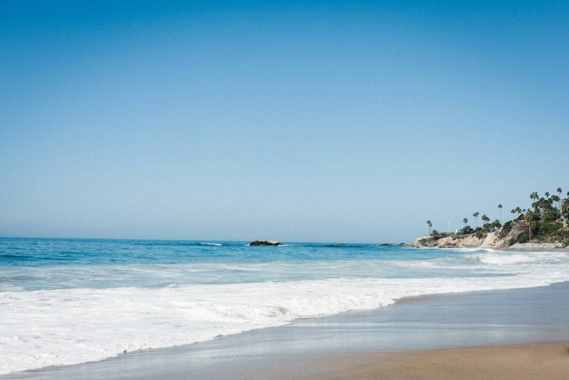 Laguna Pantai Depok/ Foto hanya ilustrasi bukan tempat sebenarnya. Sumber: https://unsplash.com