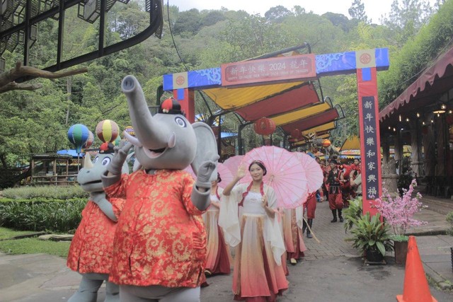 Parade 'Year Of Dragon' Imlek 2024 di Taman Safari Bogor. Foto: Taman Safari Bogor