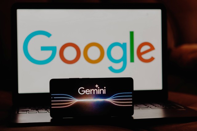 Ilustrasi chatbot AI Google Gemini. Foto: Shutterstock