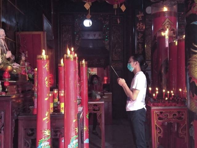 Ilustrasi masyarakat Tionghoa sedang bersembahyang di Klenteng pada saat Imlek. Foto: Widi RH Pradana/Pandangan Jogja