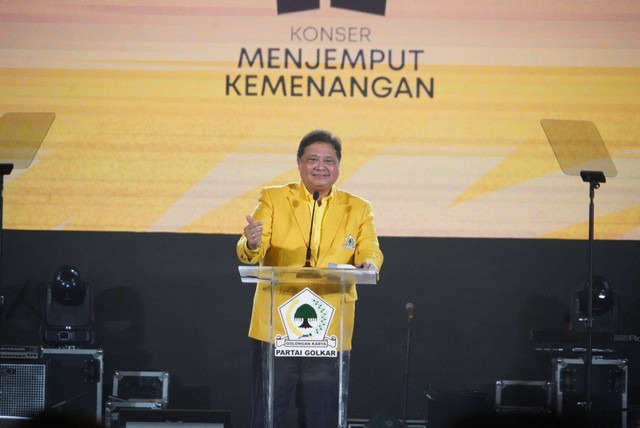Ketua Umum Golkar Airlangga Hartarto di kampanye pamungkas bertajuk Konser Menjemput Kemenangan di Lembang, Bandung, Jumat (9/2/2024). Foto: Golkar 