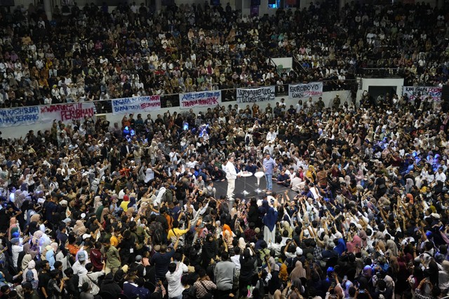 Anies Baswedan menghadiri event Desak Anies Final Chapter atau Desak Anies terakhir di DBL Arena Surabaya, Jumat (9/2/2024). Foto: Dok. Istimewa