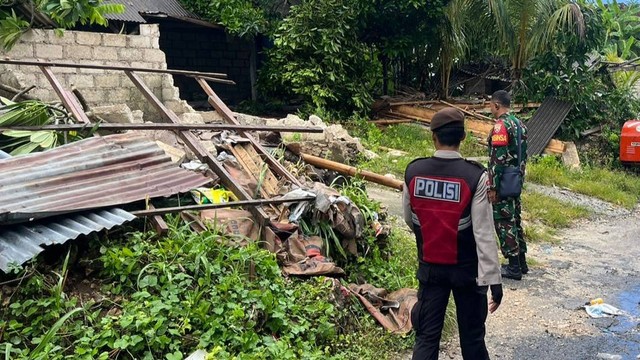 Bangunan yang rusak setelah diterpa puting beliung di Nusa Penida, Bali - IST
