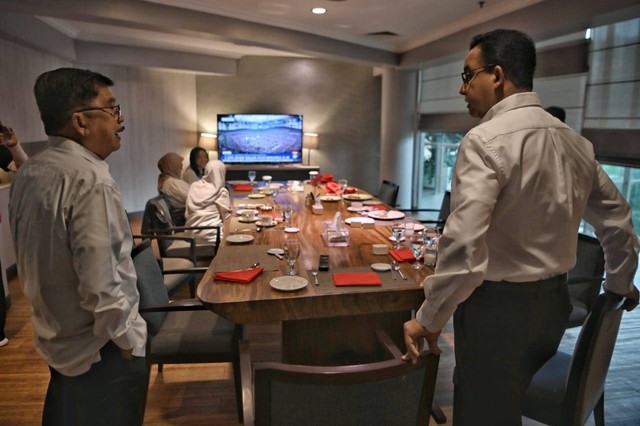 Calon Presiden nomor urut 1 Anies Baswedan menjamu Wakil Presiden ke 10 dan 12 Muhammad Jusuf Kalla untuk sarapan bersama di Hotel Discovery Ancol, Sabtu Pagi(10/2/2024). Foto: Dok. Istimewa