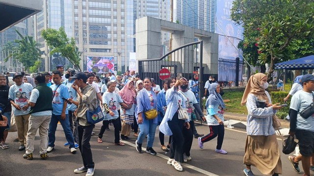 Massa Pendukung Prabowo-Gibran Mulai Penuhi GBK | Kumparan.com