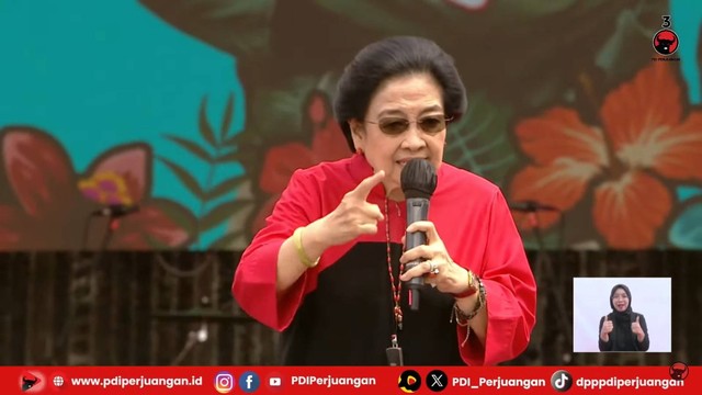 Ketua Umum PDIP Megawati Soekarnoputri pada Kirab Akbar Hajatan Rakyat Ganjar-Mahfud di Jalan Diponegoro, Kawasan Ngarsopuro, Solo, Jawa Tengah, Sabtu (10/2/2024). Foto: Youtube/PDIP