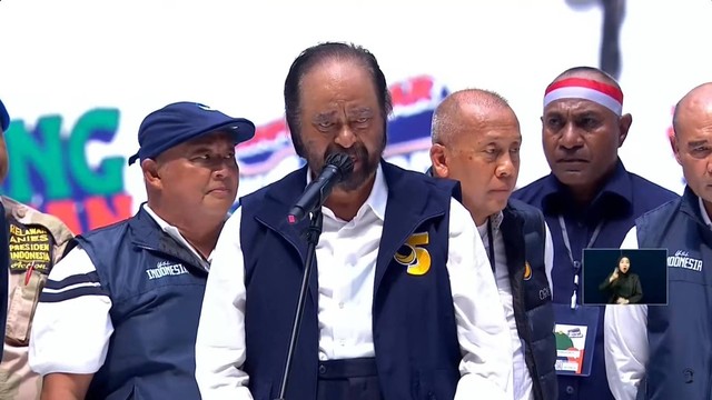 Ketum NasDem Surya Paloh berpidato pada Kampanye Akbar Anies Baswedan-Muhaimin Iskandar (AMIN) di Jakarta International Stadium (JIS), Jakarta, Sabtu (10/2/2024). Foto: Youtube/Anies Baswedan